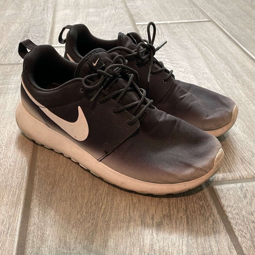 Nike Roshe Run Black and White Ombré